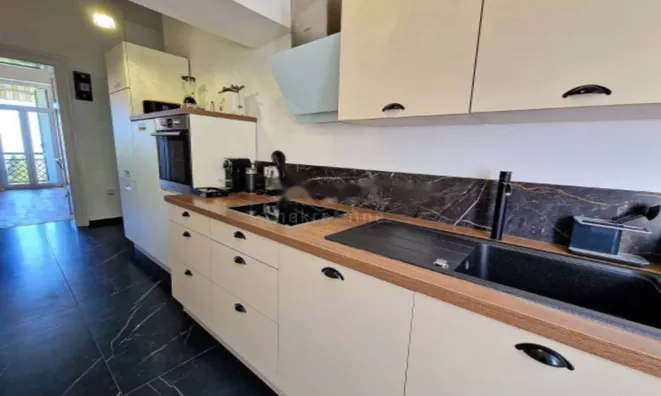 Недвижимость Четырехкомнатная квартира в центре: 8