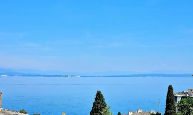 Недвижимость Четырехкомнатная квартира в центре: 23