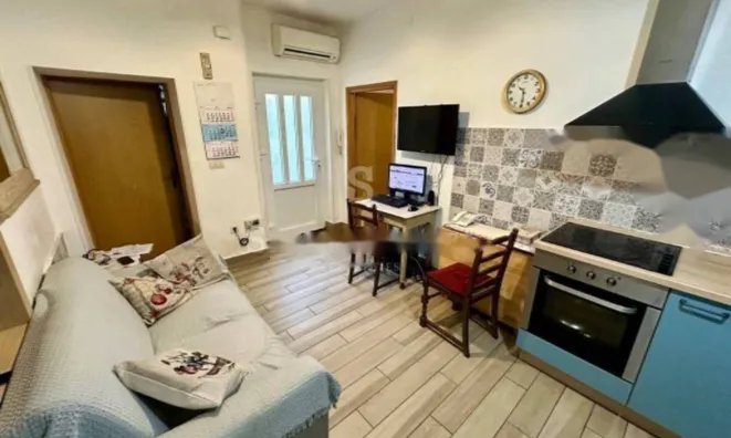 Недвижимость Трехкомнатная квартира, центр: 2