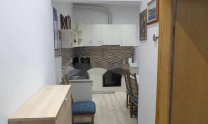 Недвижимость Трехкомнатная квартира, центр: 19