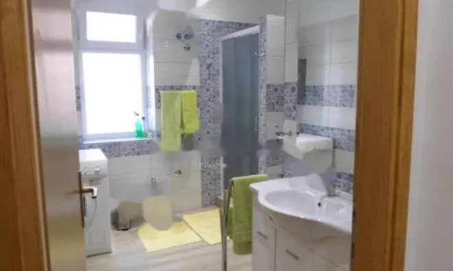 Недвижимость Трехкомнатная квартира, центр: 21