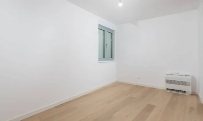 Недвижимость Трехкомнатный Квартира Центр: 8