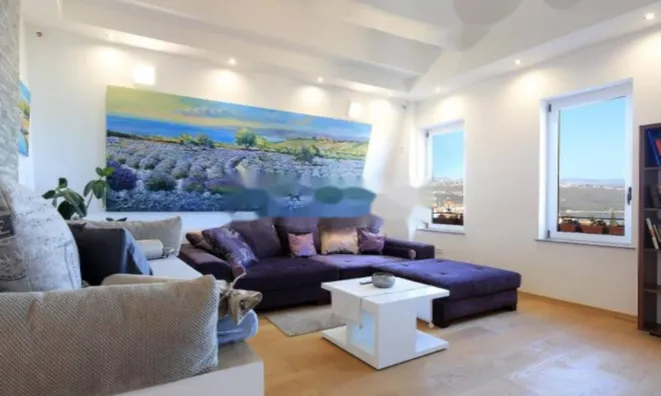 Недвижимость Четырехкомнатная квартира, Центр: 2