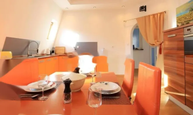 Недвижимость Четырехкомнатная квартира, Центр: 4