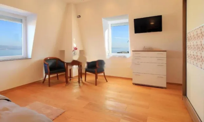 Недвижимость Четырехкомнатная квартира, Центр: 12