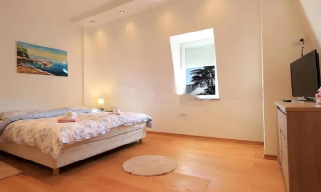 Недвижимость Четырехкомнатная квартира, Центр: 18