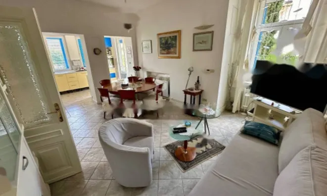 Недвижимость Трехкомнатная квартира Центр: 2