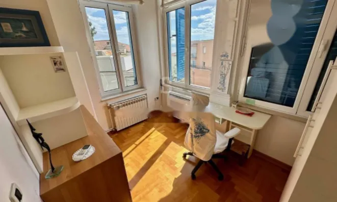 Недвижимость Трехкомнатная квартира Центр: 8