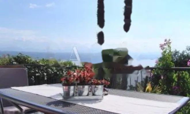 Недвижимость Трехкомнатная квартира, Центр: 1