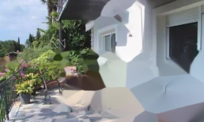 Недвижимость Трехкомнатная квартира, Центр: 2