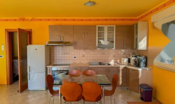 Недвижимость Четырёхкомнатная квартира, Центр: 6