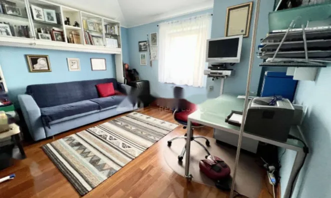 Недвижимость Трехкомнатная квартира, Обри: 10