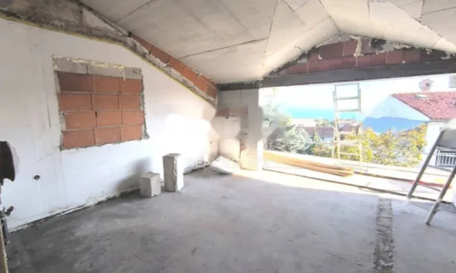 Недвижимость Трехкомнатная квартира в центре: 4