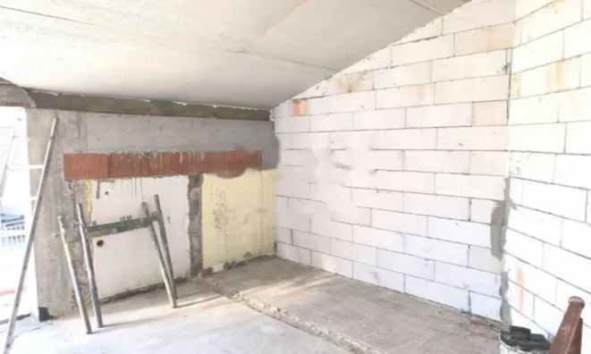 Недвижимость Трехкомнатная квартира в центре: 6