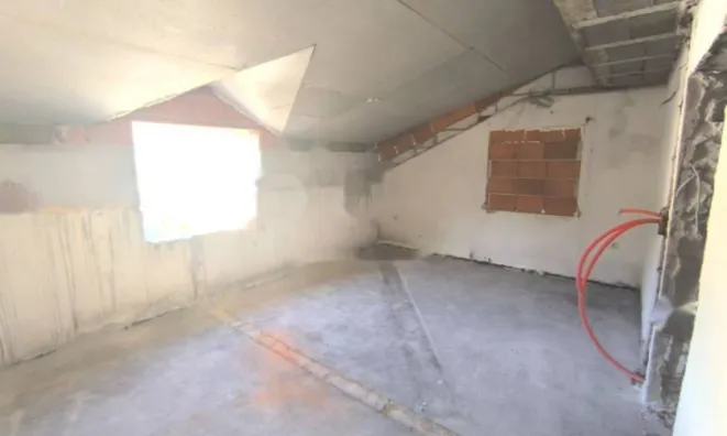 Недвижимость Трехкомнатная квартира в центре: 15