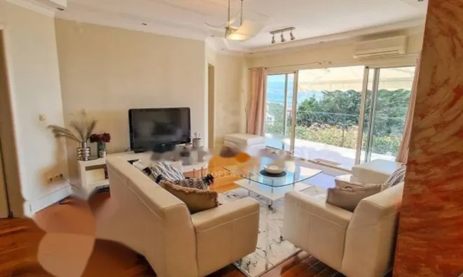 Недвижимость Трехкомнатная квартира в Центре: 1