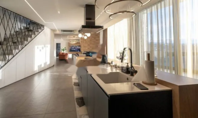 Недвижимость Четырехкомнатная квартира в центре, Опатия: 5