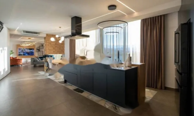 Недвижимость Четырехкомнатная квартира в центре, Опатия: 10