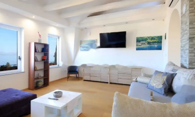 Недвижимость Четырехкомнатная квартира, Центр, Опатия: 5