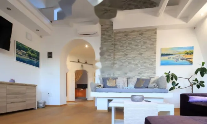 Недвижимость Четырехкомнатная квартира, Центр, Опатия: 9