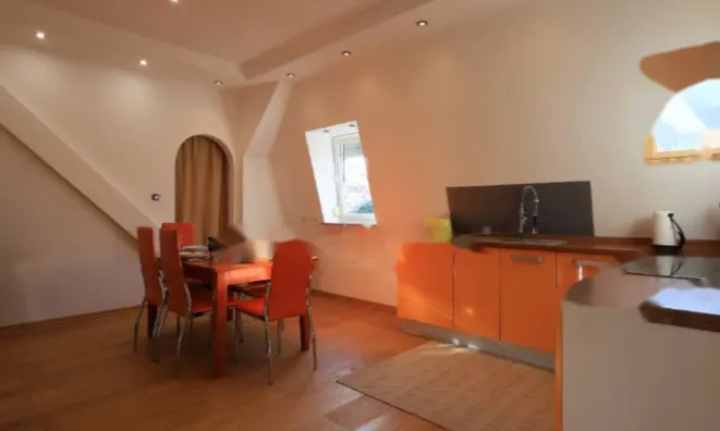 Недвижимость Четырехкомнатная квартира, Центр, Опатия: 10