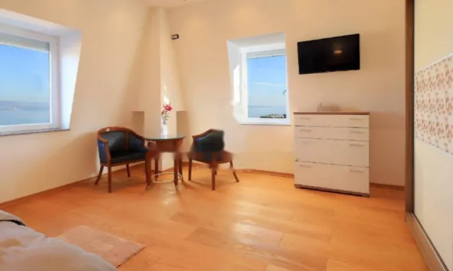 Недвижимость Четырехкомнатная квартира, Центр, Опатия: 16