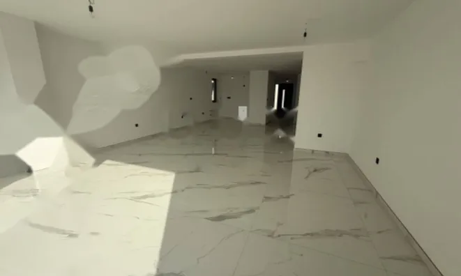 Недвижимость Четырёхкомнатная квартира в Центре: 4