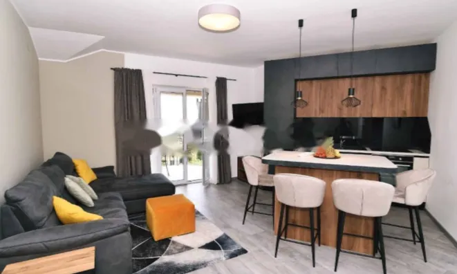 Недвижимость Двухкомнатная квартира в центре: 1