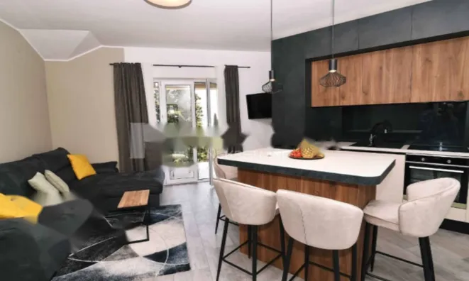 Недвижимость Двухкомнатная квартира в центре: 2