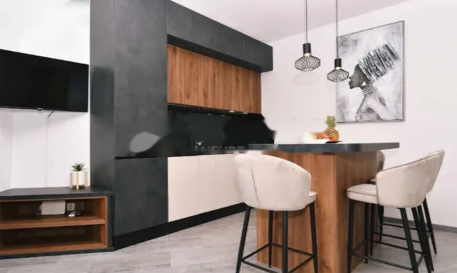 Недвижимость Двухкомнатная квартира в центре: 4