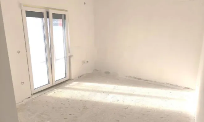 Недвижимость Трехкомнатная квартира Центр: 2