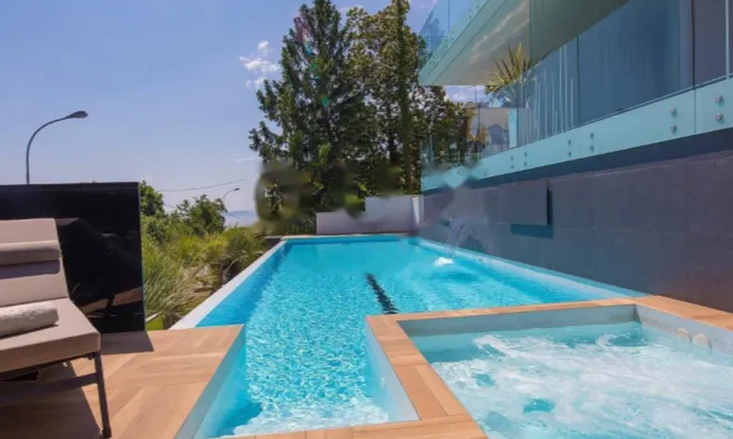 Недвижимость Двухкомнатная квартира, центр: 18