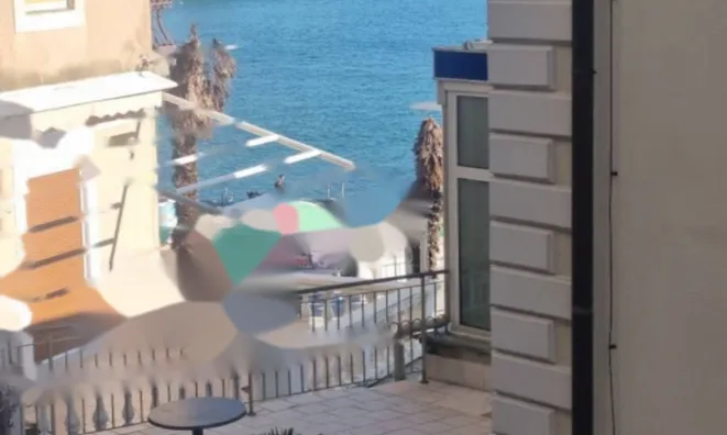 Недвижимость Двухкомнатная квартира в центре: 1