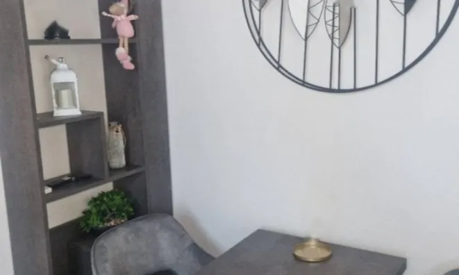 Недвижимость Двухкомнатная квартира в центре: 3