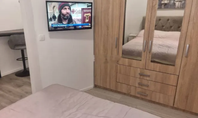 Недвижимость Двухкомнатная квартира в центре: 10