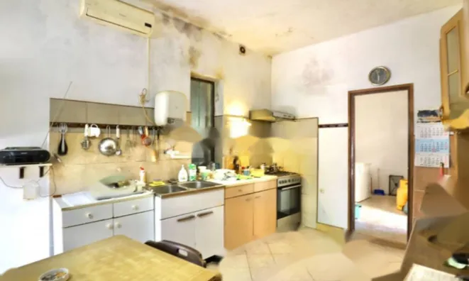 Недвижимость Трехкомнатная квартира в центре: 6