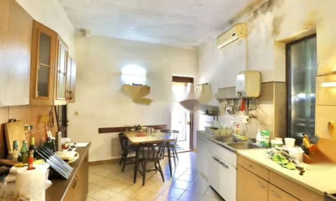 Недвижимость Трехкомнатная квартира в центре: 7