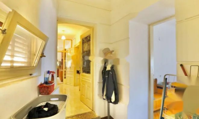 Недвижимость Трехкомнатная квартира в центре: 10