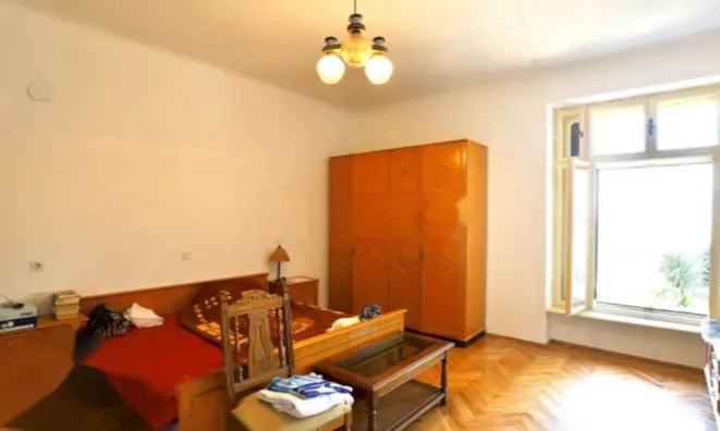 Недвижимость Трехкомнатная квартира в центре: 12