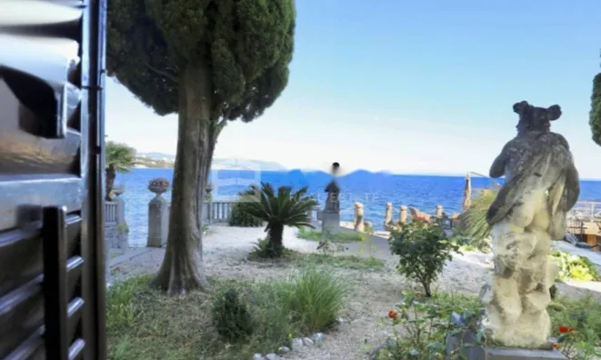 Недвижимость Трехкомнатная квартира в центре: 13