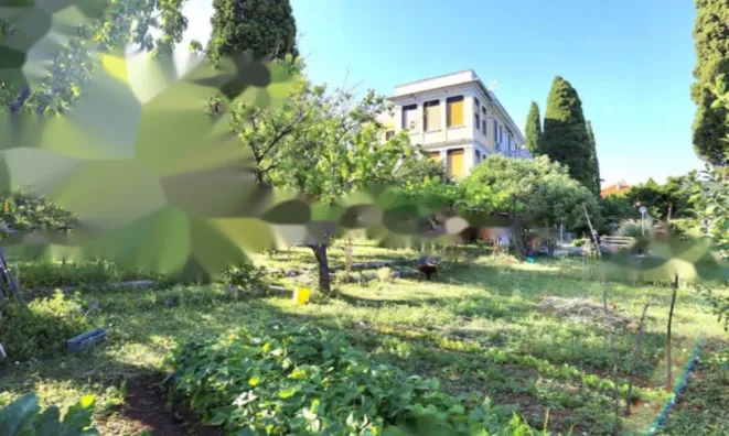 Недвижимость Трехкомнатная квартира в центре: 18