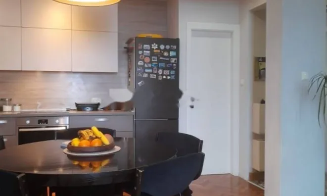 Недвижимость Трехкомнатная квартира, Центр: 1