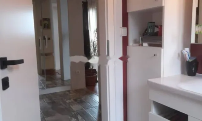 Недвижимость Трехкомнатная квартира, Центр: 14