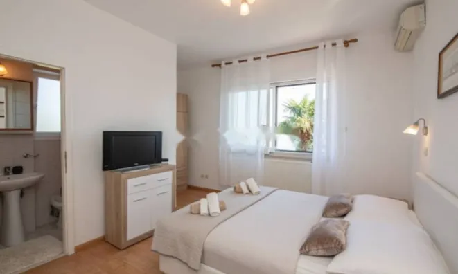 Недвижимость Четырёхкомнатная квартира, Центр, Опатия: 9