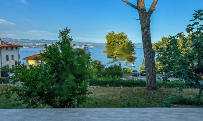 Недвижимость Четырехкомнатная квартира, Центр, Опатия: 1