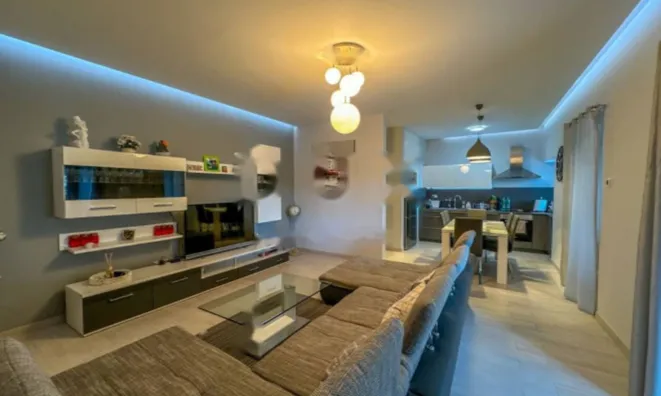 Недвижимость Четырехкомнатная квартира, Центр, Опатия: 7