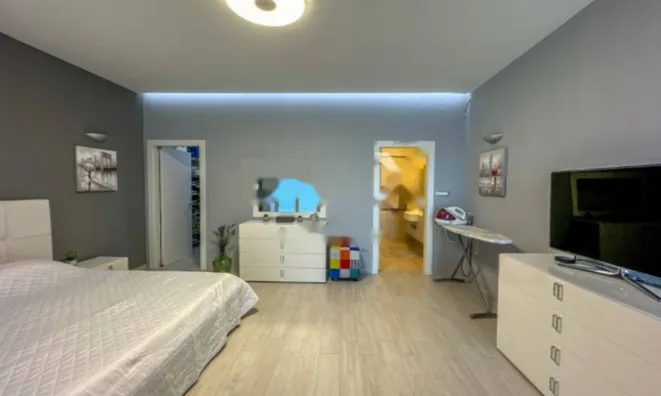 Недвижимость Четырехкомнатная квартира, Центр, Опатия: 11