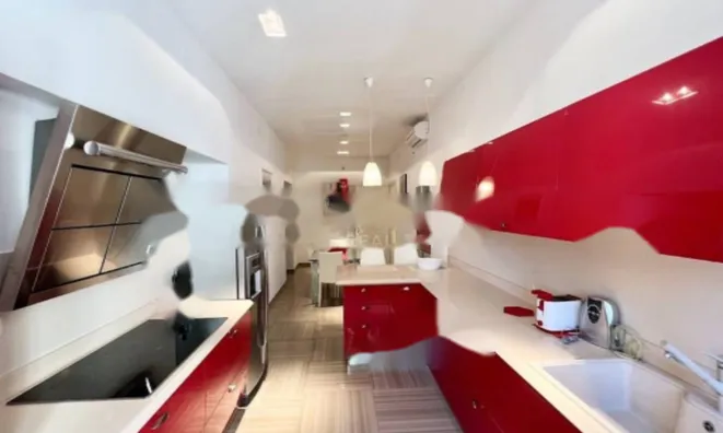 Недвижимость Трехкомнатная квартира в центре: 11