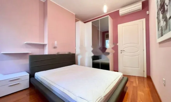 Недвижимость Трехкомнатная квартира в центре: 20