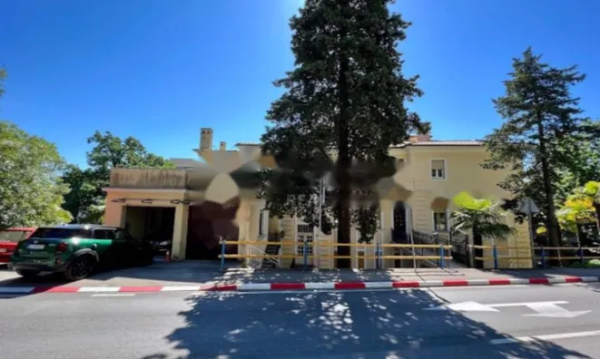 Недвижимость Трехкомнатная квартира в центре: 29